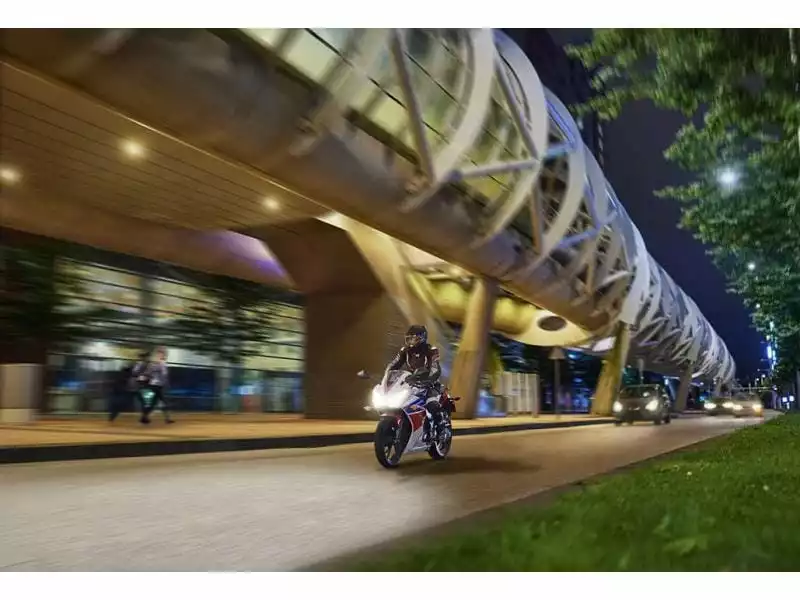 Philips Automotive H4 CrystalVision ultra Motorrad 4 Philips Automotive H4 CrystalVision ultra Motorrad – Bild 4